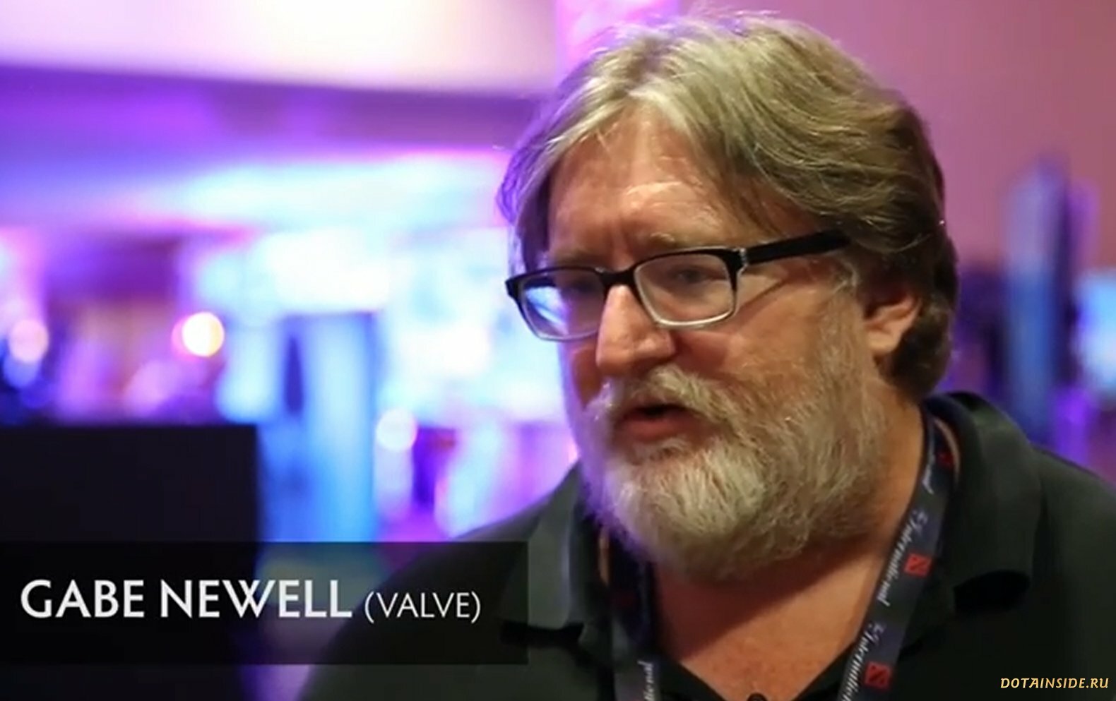 Гейб Ньюэлл во время интервью с Na'Vi
